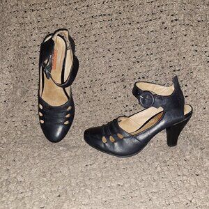 MIZ MOOZ-Strawberry-Black Leather-Ankle Wrap Heels-Sz 8-Excellent